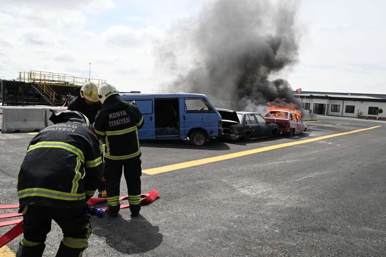 Konya’da minibüs şoförleri ellerine hortum aldı 4